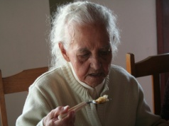 Darmowe obiady dla seniorów z dowozem do domu. Program rusza w czerwcu 2026 roku