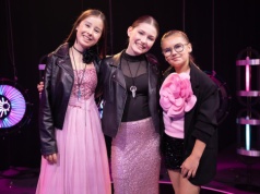 The Voice Kids. Trenerzy tego nie spodziewali się! Zbierali szczęki z podłogi! To te nastolatki spowodowały takie reakcje. Wideo