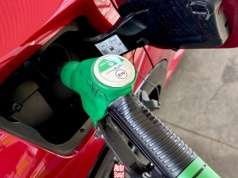 Dawno nie było takich cen na stacjach. Może pojawić się piątka z przodu