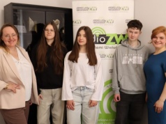 Gośćmi Radia ZW byli Zofia Polak, Oliwia Baranowska, Kacper Adamczyk – uczniowie SP w Masłowicach oraz katechetka Arlena Krzemińska i pedagog Aleksandra Dzbik