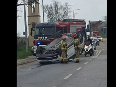 Dachowanie na ul. Węgierskiej w Nowym Sączu. Ogromne korki!