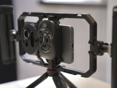 Polacy wykupili nakład smartfonów w cenie Opla Corsy. Cena jednak nie gra roli?