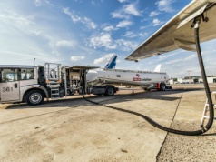 Paliwa lotniczego zabraknie w maju? MAE i IATA ostrzegają, Iran otwiera Ormuz