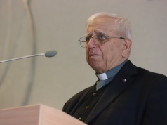 Stworzył system ochrony dzieci, na którym wzoruje się świat. Adam Żak SJ kończy 75 lat