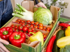 Specjaliści wskazali: tak powinny pachnieć krajowe nowalijki. Tych opakowań lepiej nie ruszaj