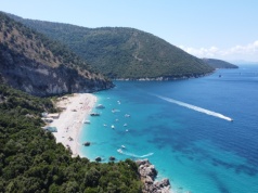 ✨Na albańskim wybrzeżu wszystko gra ✨🌊 Loty, 4⭐ hotel ze śniadaniami i wypożyczenie samochodu za 730 PLN 😍