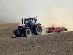 Susza glebowa w Polsce. Rolnicy wypatrują opadów