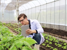 Resort przejmuje kolejne szkoły. W tle zmiany w kształceniu rolniczym