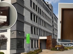 Byliśmy w Zondacrypto. W biurze rzekomego giganta nie było żywej duszy. Klientów wita blaszana skrzynka na listy