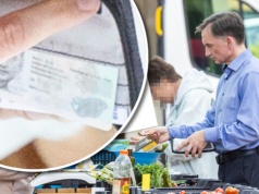 Ziobro na chwilę otworzył portfel. W oczy od razu rzucił się intrygujący szczegół