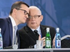 ​"Harcerze" Morawieckiego odpowiadają Kaczyńskiemu