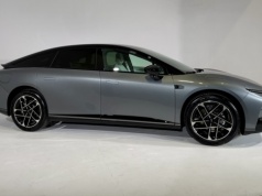 Ładujący się w 12 minut Xpeng P7+ debiutuje w Polsce. Czy to ostateczny pogromca Tesli?