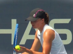 Tenis ziemny: Trzysetowy bój przegrany przez Świątek. Polka odpada z turnieju w Stuttgarcie.