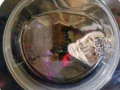 Najgorszy program w pralce. Pożera wodę, podnosi rachunki i niszczy środowisko