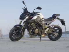 QJ Motor SRK 800: Pragmatyczny powrót do korzeni