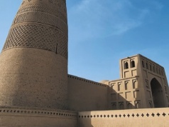 Miasto pod nadzorem. Życie w cieniu chińskiej armii