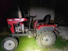 Czerwony ciągnik owiany złą sławą. Kierowca może trafić za kratki