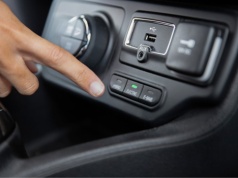 Ten przycisk może uratować ci życie. Kierowcy często go ignorują