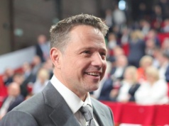 Trzaskowski chce zmienić przepisy na Chmielnej. Podirytował się licznie zaparkowanymi autami