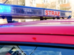 Pożar domu w Warszawie. Z żywiołem walczy 7 zastępów straży