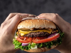 Koniec z wegańskim kotletem czy sznyclem. Co innego -burger