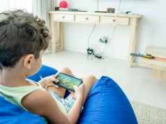 YouTube Kids to najgorsze, co może oglądać dziecko. Eksperci ostrzegają przed tym nawykiem