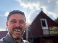 Granica między opinią a zbrodnią. Marcin Piotrowski mówi „stop” fali nienawiści