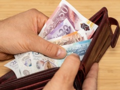 Jedna trzecia mieszkańców UK oszczędza na jedzeniu i ogrzewaniu