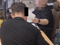 Jatka na Żoliborzu. Motocyklista złamał nos kierowcy przewozu osób.