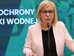 Koalicja broni minister, ale pytań nie ubywa. Wotum dla Hennig-Kloski pod koniec miesiąca