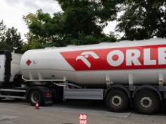 Dobry zwiastun dla kierowców. Fala obniżek hurtowych cen paliw nie słabnie