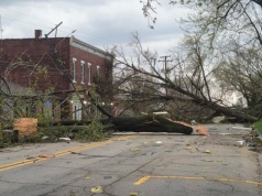Przez Lena w Illinois przeszło niszczycielskie tornado. Gubernator JB Pritzker zapowiada pomoc