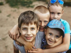 Najlepsi przyjaciele dziecka mają te 5 cech. Sprawdź, czy je zauważasz