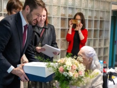 Wyjątkowy jubileusz z okazji setnych urodzin. Życzenia jubilatce złożył prezydent Miszalski