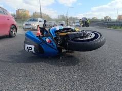 Wypadek motocyklisty w Lublinie. Wjechał w Lexusa, ranny trafił do szpitala