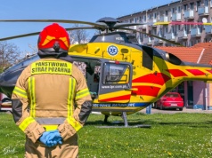 Akcja ratunkowa w centrum Raciborza. Dwie osoby poparzone, lądował śmigłowiec LPR