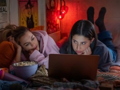 Adam Sandler z córką podbijają Netflix. Oglądaj najnowszą produkcję już teraz!