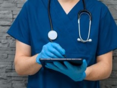 Już nie limity. Resort ma nowy pomysł ws. zarobków lekarzy