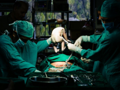 Cięcie cesarskie na jednym filmiku. Bardziej obrazowo nie dało się tego przedstawić