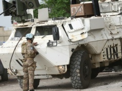 Wrze w Libanie. Zginął francuski żołnierz, Izrael ustanowił "żółtą linię"