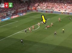 Dostał piłkę w okolicy środka boiska. Tylko spójrz, co zrobił później