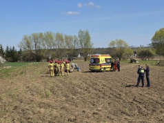 Dramatyczny wypadek na polu. 14-latek przejechany ciągnikiem