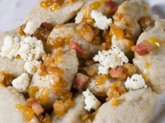 Ten obiad jest tani i szybki. Smakuje jak u babci i syci na długo