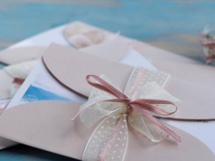 Nie umieszczaj tego na zaproszeniu ślubnym. Ekspertka: "To już nie te czasy"