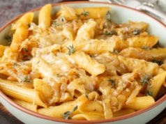 Szybki sos do makaronu. W roli głównej cebula