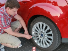 Dlaczego auto zaczęło spalać dużo paliwa? Eksperci: najpierw sprawdź opony