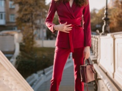 Jaki garnitur wybrać na komunię? Ten z Pepco jest elegancki, a tani. Wygodne też w Sinsay