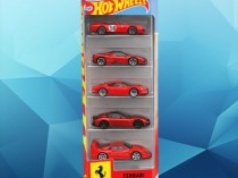 Zestaw 5 resoraków Hot Wheels Ferrari za 52 zł na Allegro