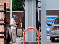 Najludniejszy stan USA z rekordowo niskimi zapasami benzyny. Jest odizolowany