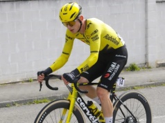 Patryk Goszczurny podbija internet. Wheelie z jedną ręką na kierownicy na podjeździe